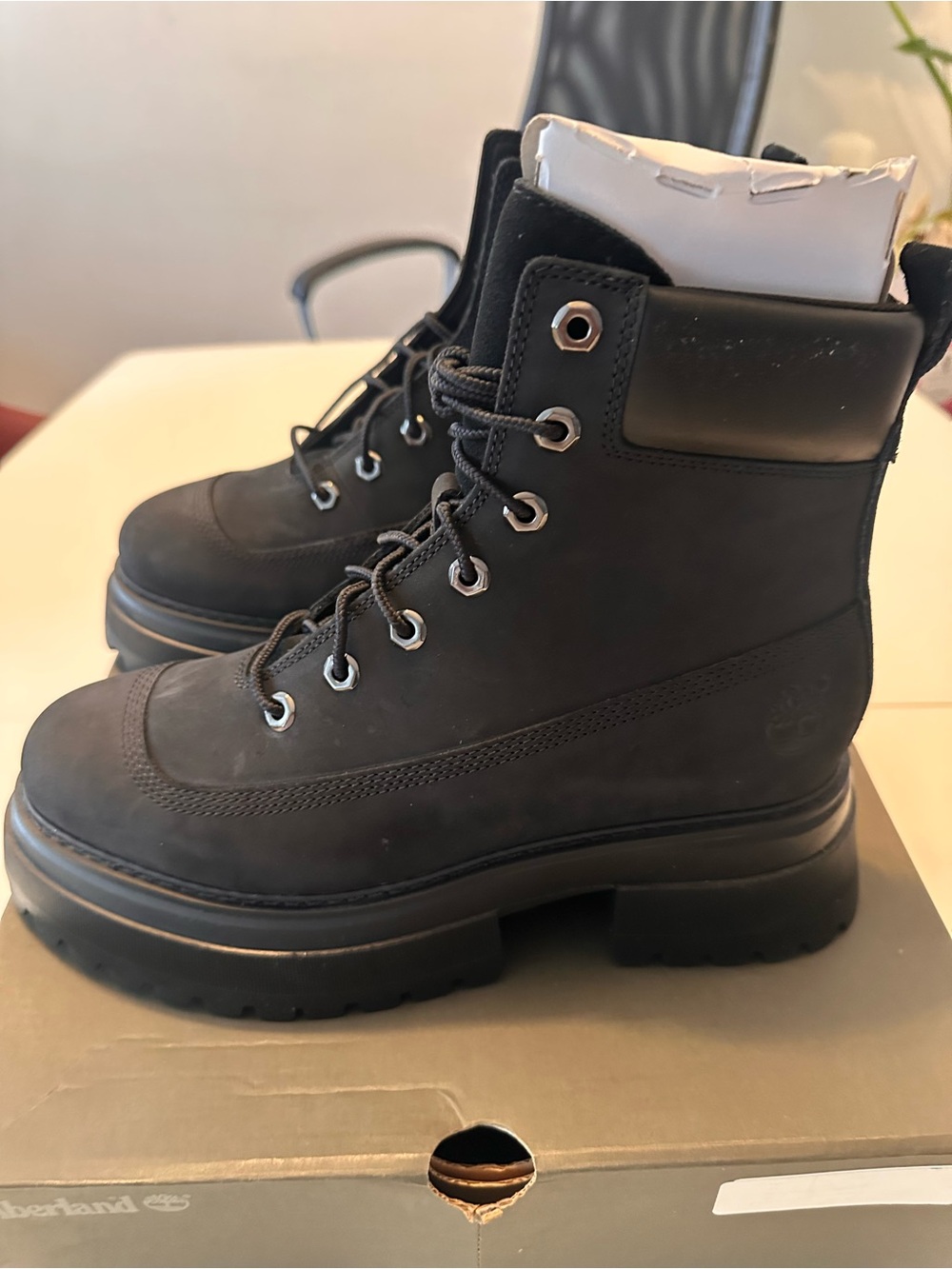 Timberland Women's Black sky 6 Lace-Up Chunky Lug Boots